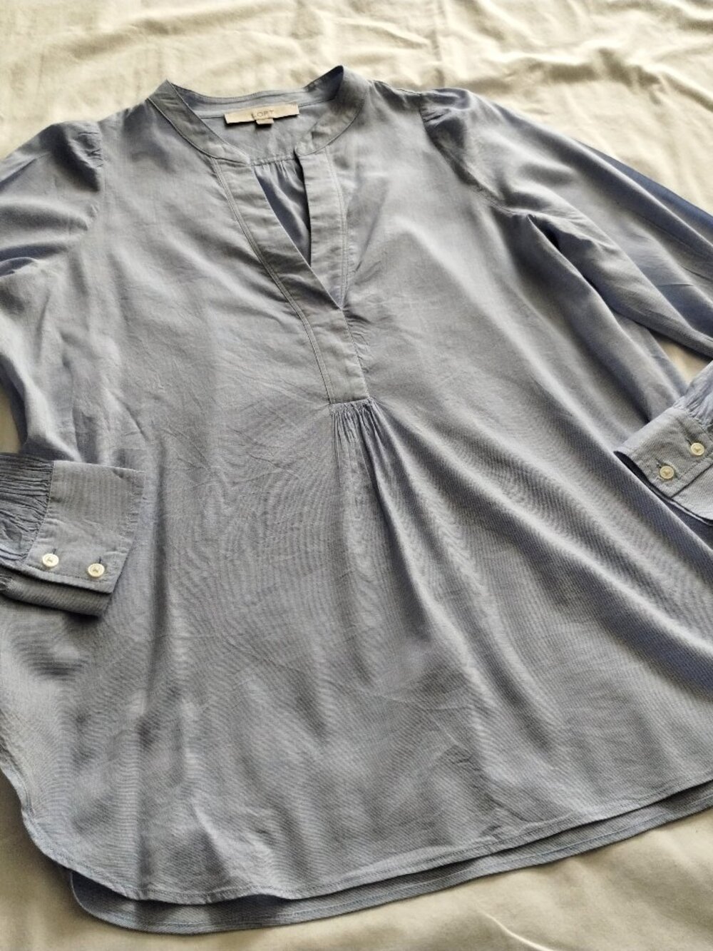 ANN TAYLOR LOFT Light Blue Long Sleeve POP-OVER Blouse Sz MEDIUM